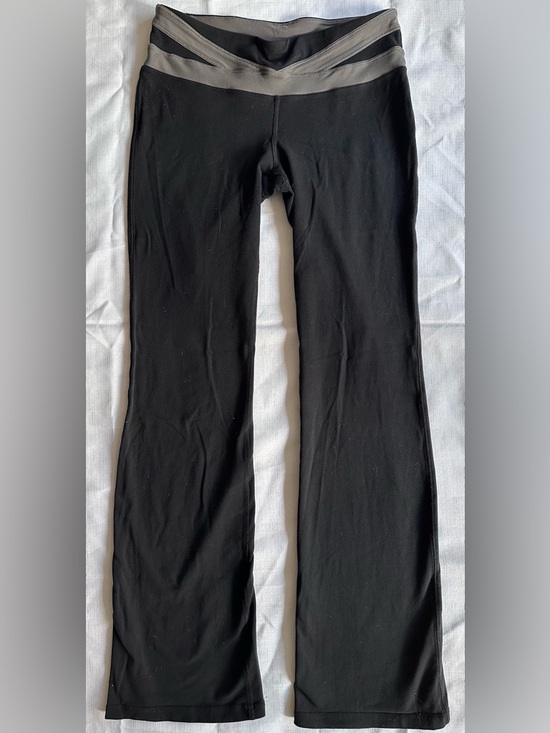 ALO Yoga Pants - Alo Yoga Pants STRAIGHT LEG with subtle flares, Gray/black. Size: S